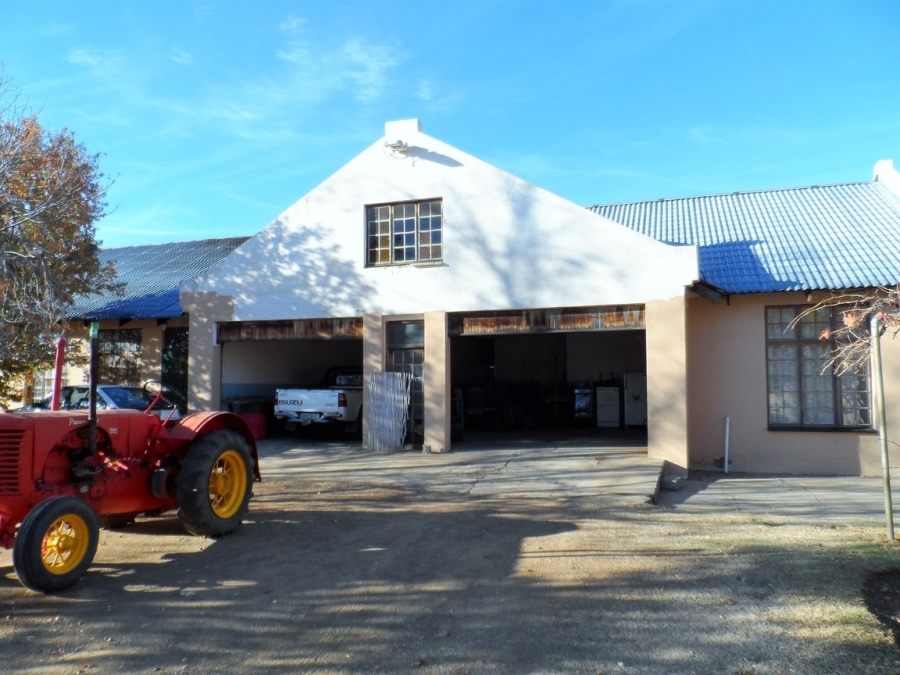 5 Bedroom Property for Sale in Bloemfontein Rural Free State